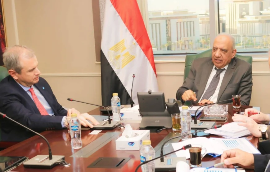 وزير الكهرباء يبحث مع "الكازار الإماراتية" تسريع تنفيذ مشروعات رياح 1500 ميجاوات في الزعفرانة وجنوب الغردقة