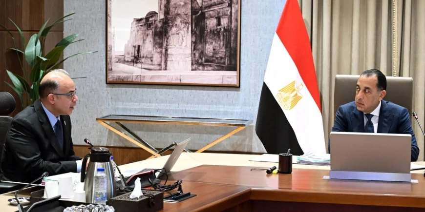رئيس الوزراء يبحث مع وزير الاستثمار خطط المناطق الاستثمارية وتعزيز جذب الاستثمارات المحلية والأجنبية
