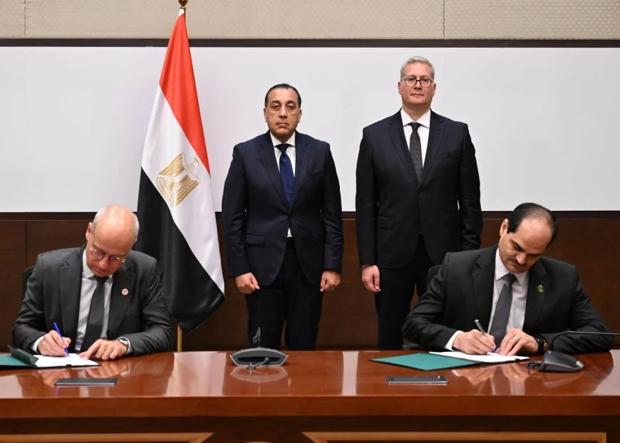 رئيس الوزراء يشهد توقيع مذكرة تفاهم بين قطاع البترول وشركة توتال إنرجيز الفرنسية لاستكشاف الغاز في غرب المتوسط