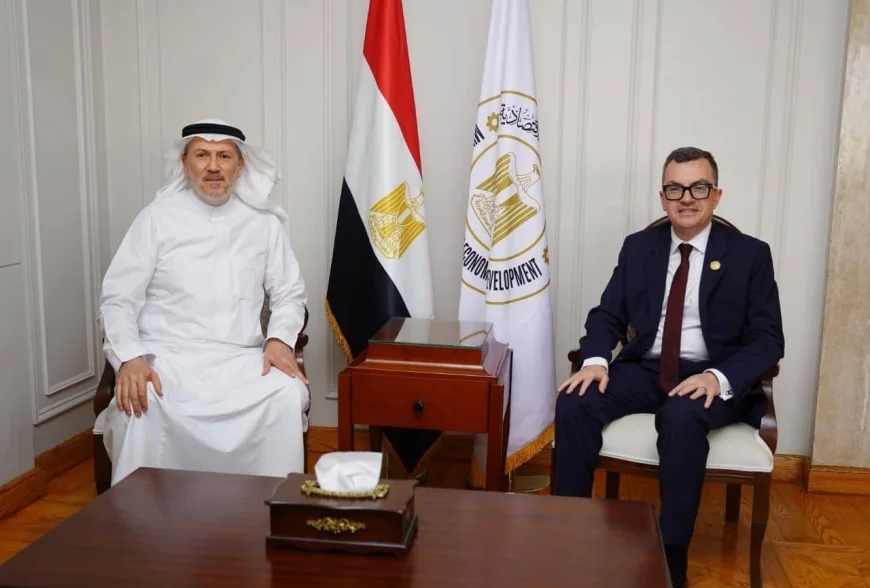 وزير التخطيط يعقد اجتماعًا مع الرئيس التنفيذي للمؤسسة الدولية الإسلامية لتمويل التجارة لتعزيز الشراكة الاستراتيجية