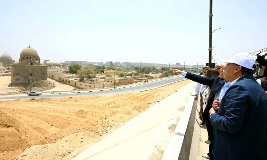 رئيس الوزراء يتفقد تطوير منطقتي السيدة عائشة والسيدة نفيسة عبر محور صلاح سالم الجديد
