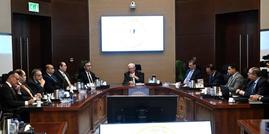نائب رئيس الوزراء يتابع زيادة الاحتياطي الاستراتيجي من السلع الغذائية لضمان استقرار الأسواق