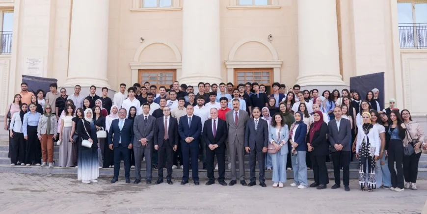 رئيس هيئة الرقابة المالية يلتقي طلاب جامعة القاهرة الأهلية لتعزيز الوعي بالقطاع المالي غير المصرفي
