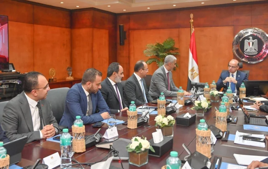 وزير الاستثمار يبحث مع قيادات ڤودافون تسريع التحول الرقمي لتعزيز تنافسية الاستثمار والتجارة