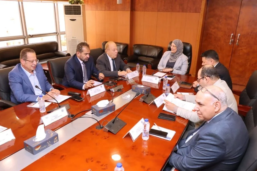 هيئة التنمية الصناعية تبحث سبل تعزيز الاستثمار بمدينة العاشر من رمضان مع جمعية المستثمرين