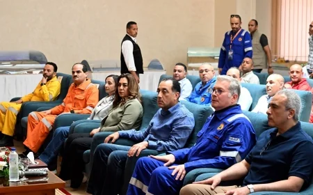 رئيس الوزراء يتفقد شركة رشيد للبترول بالبحيرة بحضور المهندس كريم بدوي