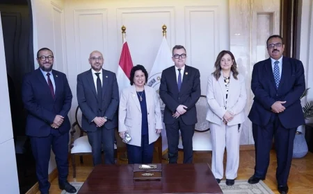 وزارة التخطيط والتنمية الاقتصادية تبحث التعاون مع كلية ثندربيرد الأمريكية لتعزيز الابتكار وريادة الأعمال