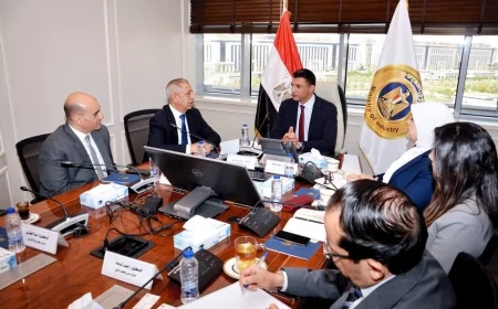 وزير الصناعة يبحث مع الأكاديمية العربية تعزيز التعاون في البحث العلمي وربط مخرجاته بالصناعة