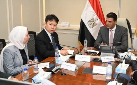 سامسونج تبحث خططها التوسعية في مصر مع وزير الصناعة.. وتوجه لزيادة المكون المحلي وتعميق التصنيع