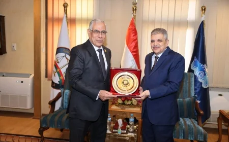 رئيس هيئة قناة السويس يستعرض خطط تطوير الخدمات البحرية وتوطين الصناعة ودعم الاقتصاد