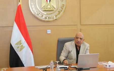 وزير الكهرباء يبحث مع خبراء الجامعات دعم الشبكة القومية والتوسع في الطاقة المتجددة لتحقيق 45% من مزيج الطاقة