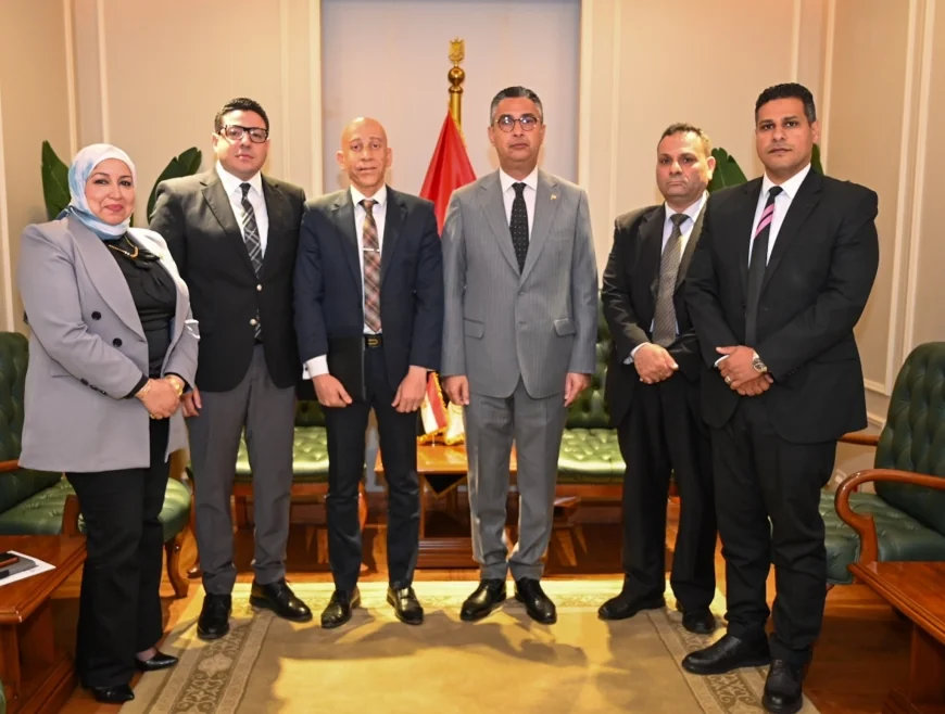 وزير التموين يكرم مفتش تموين بالإسكندرية تقديرًا لجهوده الرقابية المتميزة خلال عيد الأضحى