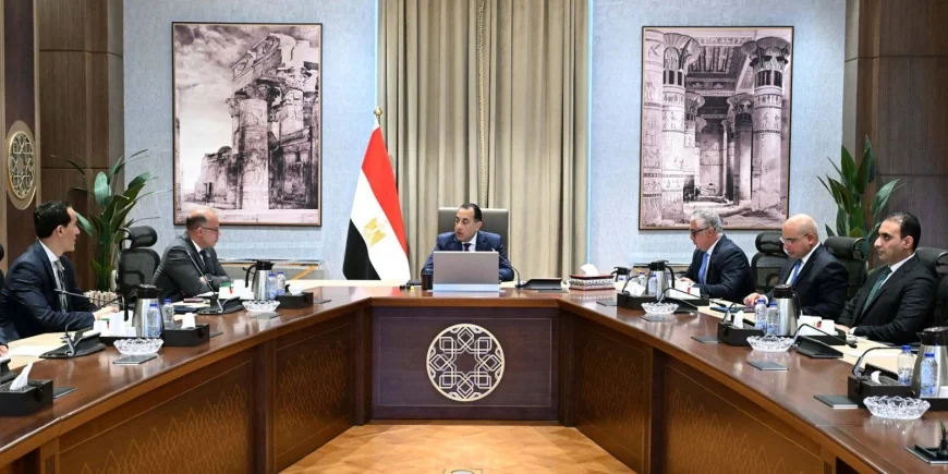 رئيس الوزراء يبحث إنشاء مركز توزيع لوجيستي عالمي بالمنطقة الاقتصادية لقناة السويس