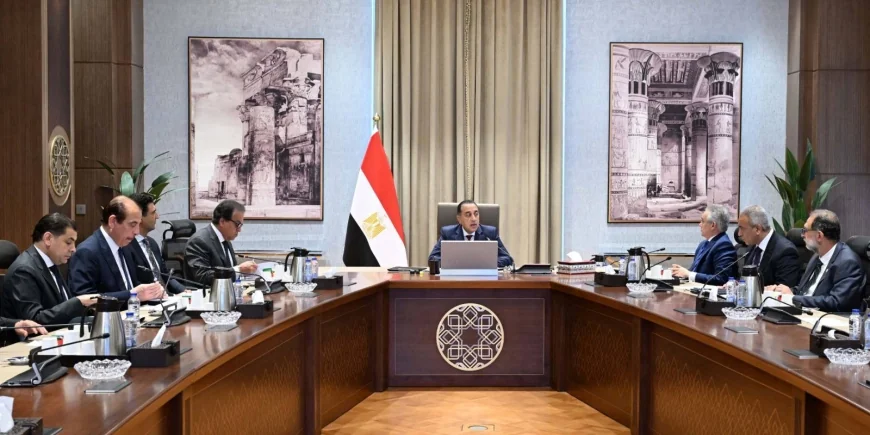 رئيس الوزراء يتابع تعزيز الرقابة على مصانع إنتاج الأغذية لضمان سلامة المستهلك
