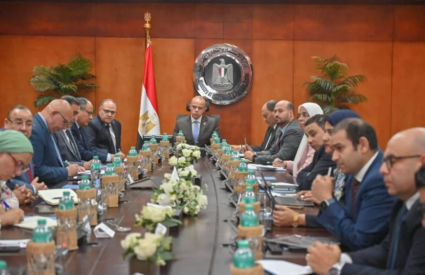 وزير الاستثمار يبحث مع “الزراعة” و“هيئة الدواء” آليات دعم وزيادة صادرات المنتجات البيطرية وإضافات الأعلاف