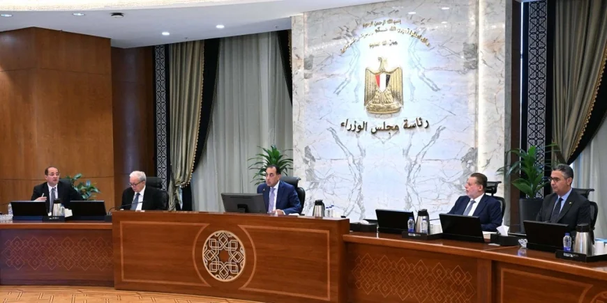 رئيس الوزراء يترأس اجتماع المجموعة الوزارية لمتابعة الإصلاح الاقتصادي واستعراض مؤشرات التضخم واستقرار الأسواق