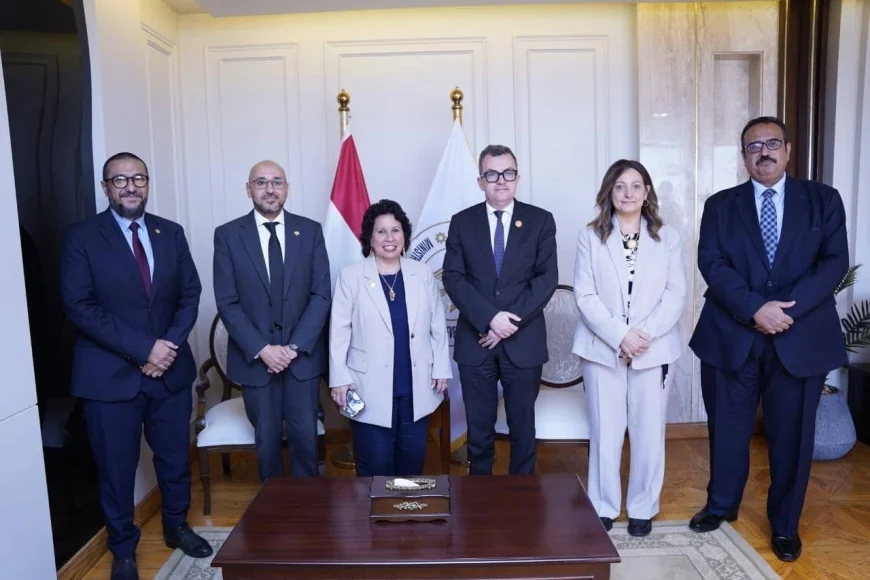 وزارة التخطيط والتنمية الاقتصادية تبحث التعاون مع كلية ثندربيرد الأمريكية لتعزيز الابتكار وريادة الأعمال