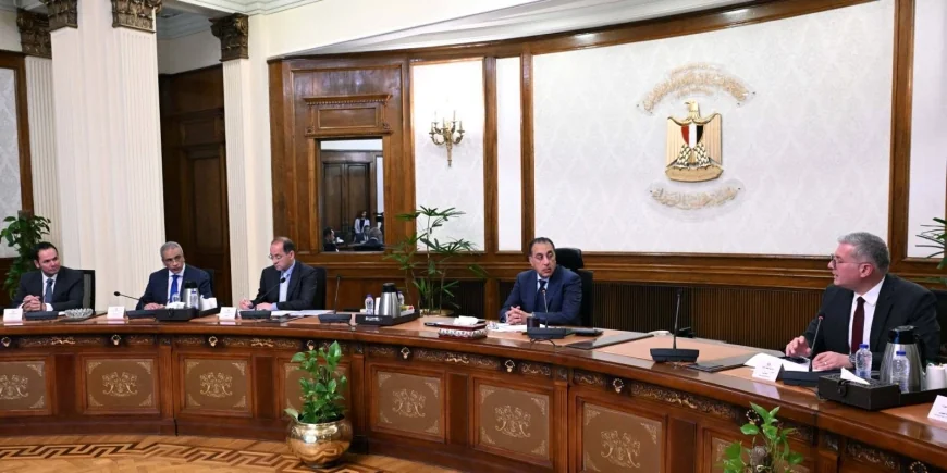 مدبولي يتابع تدبير الاعتمادات المالية لتأمين احتياجات الدولة من المنتجات البترولية وتعزيز استقرار الطاقة