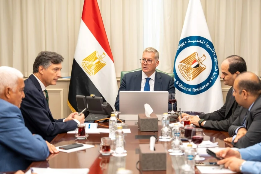 وزير البترول يبحث مع إيني الإيطالية تسريع خطط زيادة إنتاج الغاز وربط حقل كرونوس القبرصي بمصر