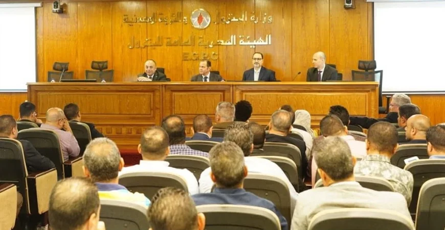 هيئة البترول تناقش مشروع “تاون جاس” لتحويل السيارات المتقادمة للعمل بالكهرباء ضمن استراتيجية التحول الأخضر