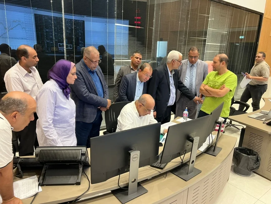 وزير الكهرباء يتابع جاهزية الشبكة القومية للكهرباء من المركز القومي للتحكم في الطاقة وسط ارتفاع الأحمال