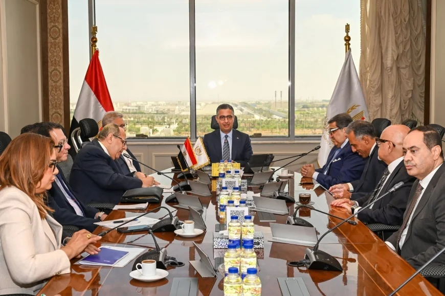 وزير التموين يبحث مع إي فاينانس تنفيذ مشروع “كاري أون ” وتطوير المنافذ التموينية عبر التحول الرقمي