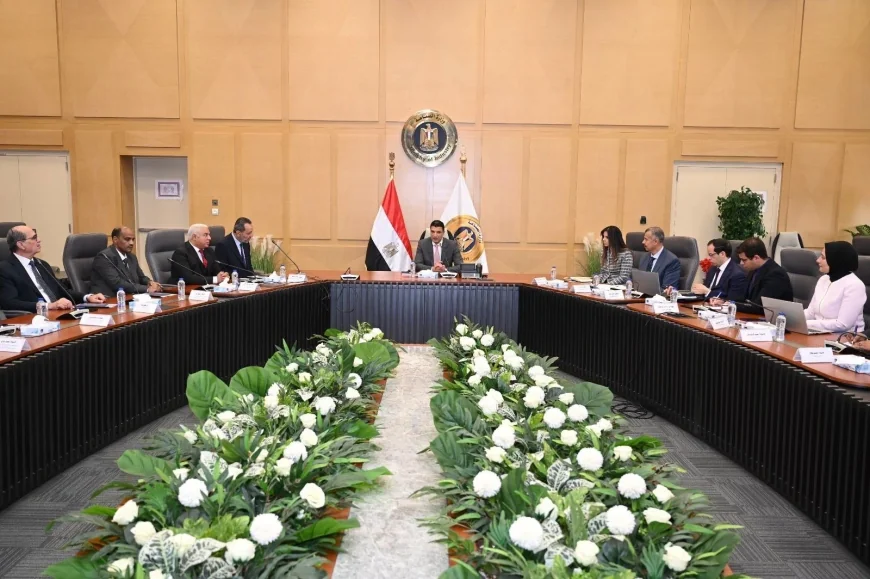 وزير الصناعة يبحث مع غرفة الأثاث تحديات القطاع وخطة لتعزيز الصادرات وتحديث الصناعة