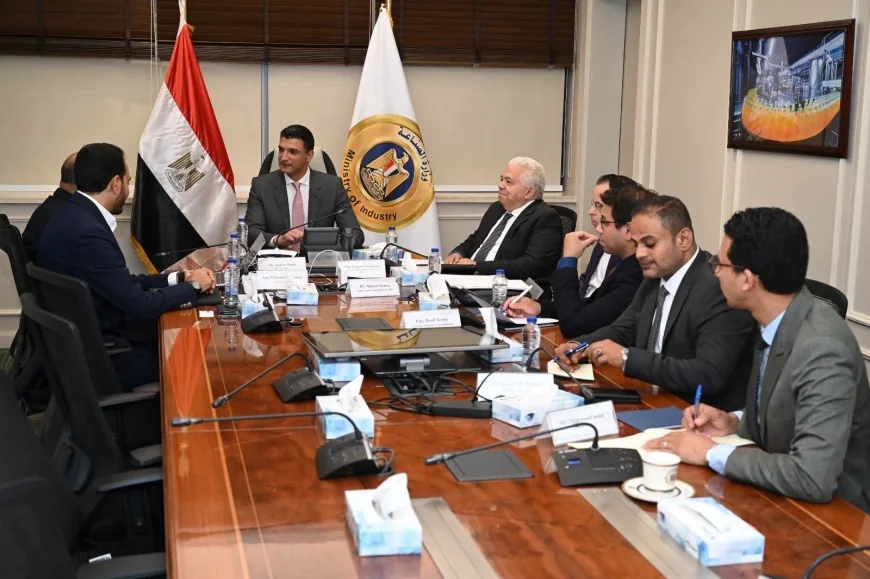 وزير الصناعة يبحث مع شركة إيرسك للطاقة المتجددة دعم التحول الأخضر وتنفيذ مبادرة «شمس الصناعة»