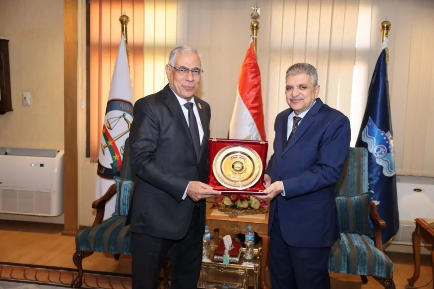 رئيس هيئة قناة السويس يستعرض خطط تطوير الخدمات البحرية وتوطين الصناعة ودعم الاقتصاد