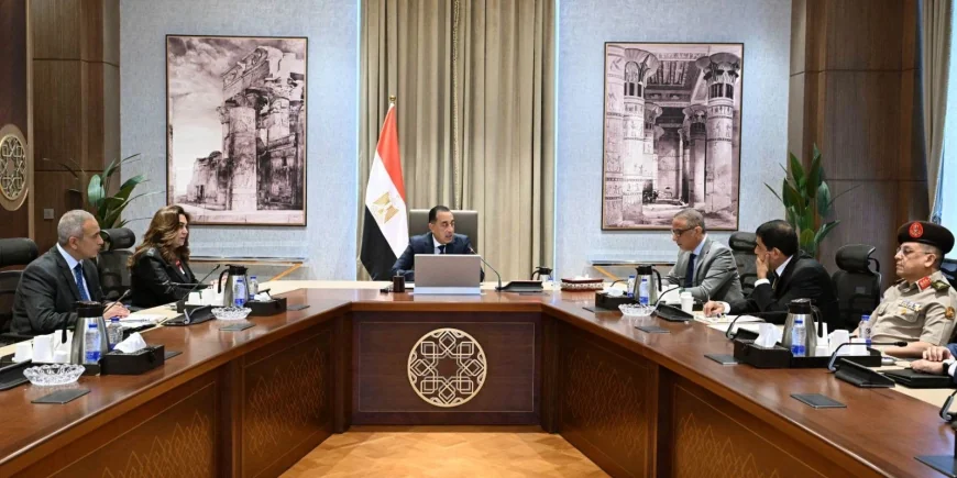 رئيس الوزراء يستعرض تنفيذ الخطة الاستثمارية للجيزة ومعدلات إنجاز تتجاوز 97% في التصالح