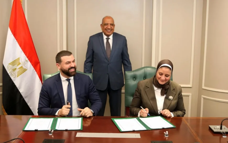 وزير الكهرباء يشهد توقيع اتفاق بين المصرية لنقل الكهرباء و"هيكا داتا" لدراسة احتياجات الطاقة