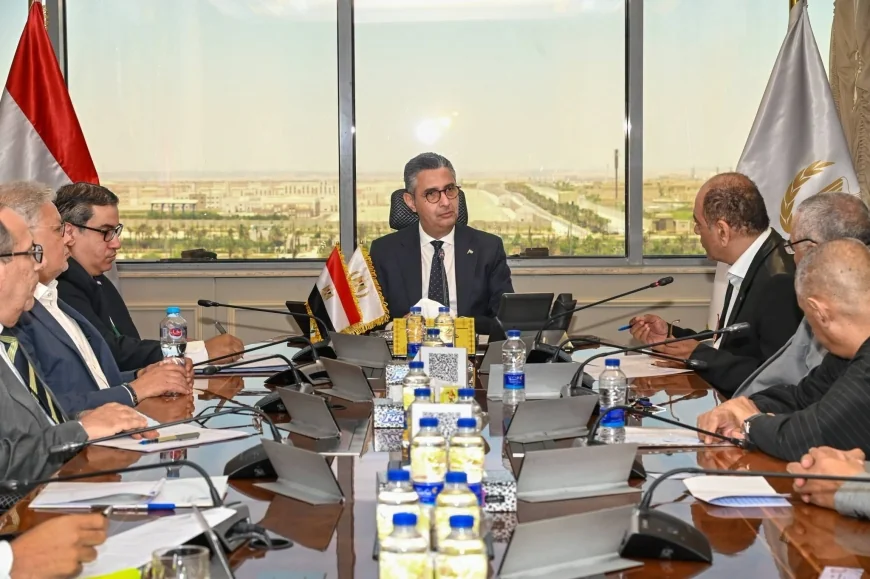 وزير التموين يبحث تطوير المنافذ التموينية عبر مشروع "كاري أون" لتعزيز كفاءة منظومة الدعم