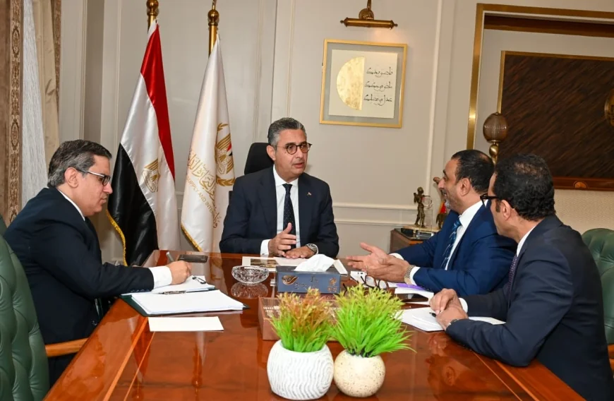 وزير التموين يبحث تطوير منظومة المطاحن وتطبيق الخصم المباشر بين المخابز والهيئة العامة للسلع التموينية