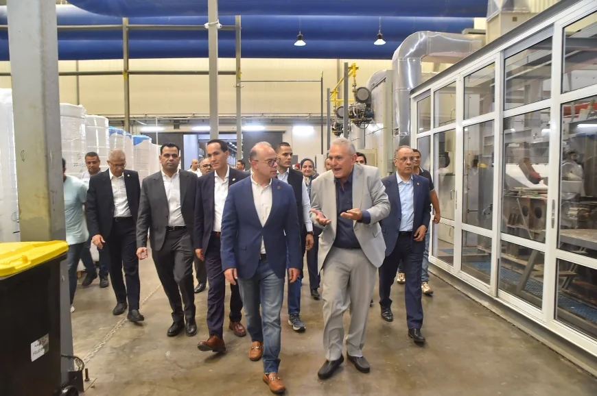 وزير الاستثمار يتفقد مصنع فارما بلاست للمستلزمات الطبية بالإسكندرية