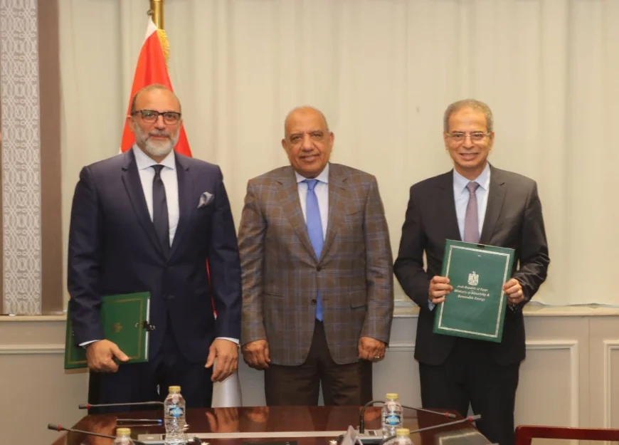 وزارة الكهرباء توقع بروتوكولًا مع اتصالات مصر لإحلال العدادات الذكية وتطوير شبكة الطاقة