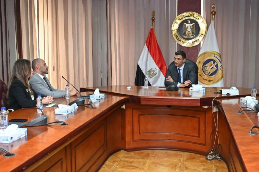 وزير الصناعة يبحث مع بل مصر تعزيز التصنيع المحلي وزيادة المكون المحلي في سلاسل الإمداد الصناعية