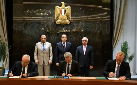 رئيس الوزراء يشهد توقيع عقدين لتوريد ونقل الكهرباء النظيفة بمشروعات المنطقة الاقتصادية لقناة السويس