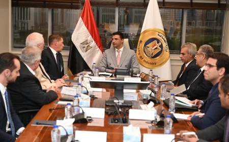 وزير الصناعة يبحث مع “مرسيدس-بنز إيجيبت” خطط التوسع في التصنيع وزيادة الصادرات للأسواق الإقليمية