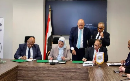 الشركة المصرية لنقل الكهرباء توقع عقد إنشاء خط جهد 220 كيلوفولت لمشروعات طاقة الرياح