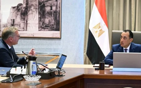رئيس الوزراء يتابع مع وزير البترول خطط زيادة الإنتاج وجذب الاستثمارات وتعزيز مكانة مصر كمركز إقليمي للطاقة
