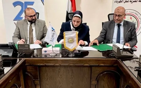 المصرية لنقل الكهرباء توقع عقد تنفيذ المرحلة الثالثة من خط أوراسكوم الحوامدية لدعم طاقة الرياح