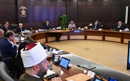 رئيس الوزراء: الحكومة تزيد المخزون الاستراتيجي من المواد البترولية والسلع