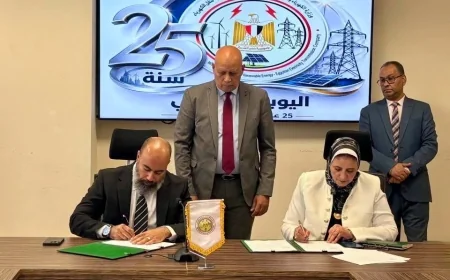 المصرية لنقل الكهرباء توقع عقد إنشاء محطة محولات كيمت السخنة لدعم المنطقة الصناعية