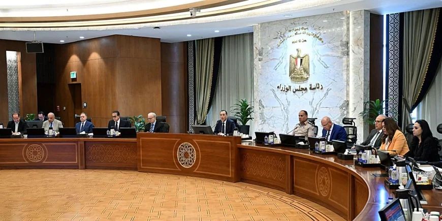 مجلس الوزراء يمنح الرخصة الذهبية لمشروعين باستثمارات 800 مليون دولار.. ويوافق على مصنع منسوجات للتصدير بنسبة 100%