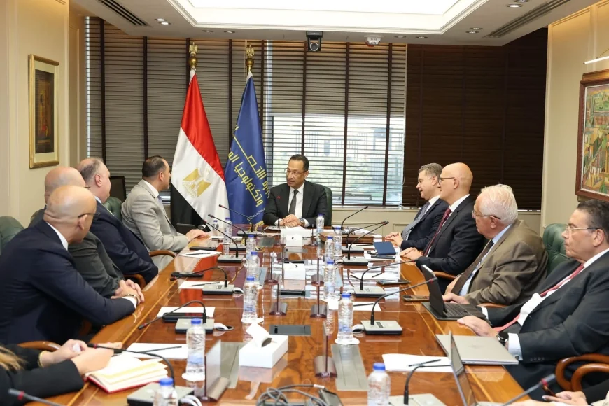 وزير الاتصالات يبحث مع “إرنست ويونغ” توسع الشركة في مصر وإطلاق مركز إقليمي لخدمات التعهيد والاستشارات