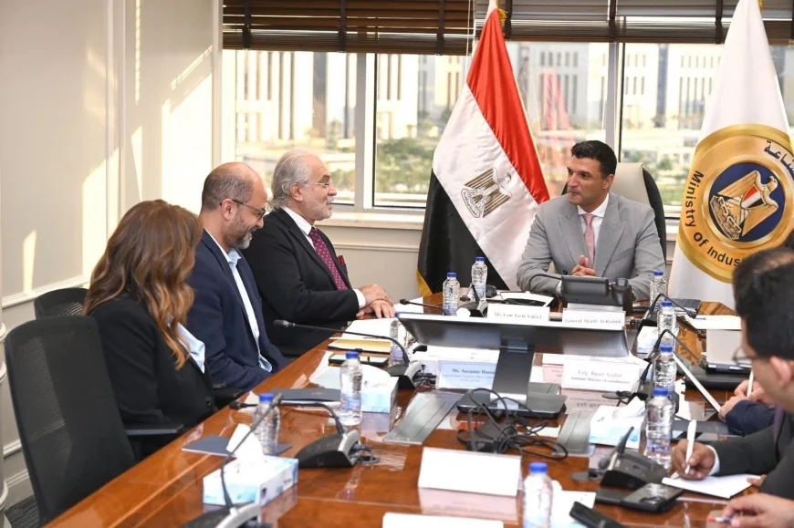 وزير الصناعة يبحث مع يونيليفر خطط التوسع في مصر وتعزيز الإنتاج والصادرات