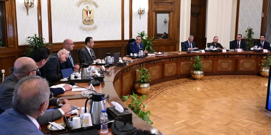 رئيس الوزراء يتابع تطوير الاتصالات.. الإنترنت فائق السرعة يصل إلى أكثر من 1250 قرية ومصر تتقدم 60 مركزًا في مؤشر الذكاء الاصطناعي