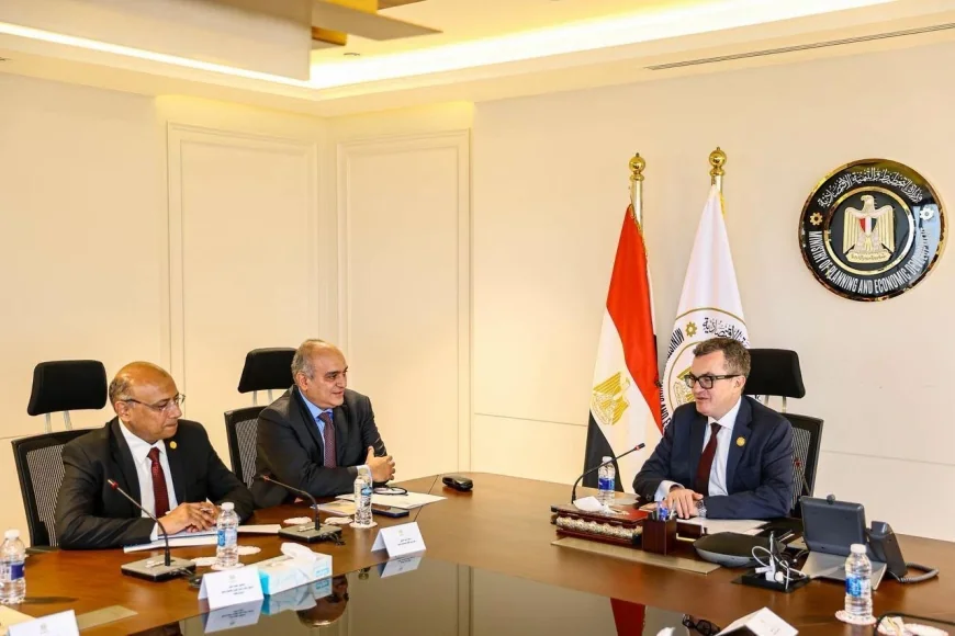 وزير التخطيط يبحث تطبيق موازنة البرامج والأداء لرفع كفاءة الإنفاق وربط الاستثمارات بالأهداف التنموية