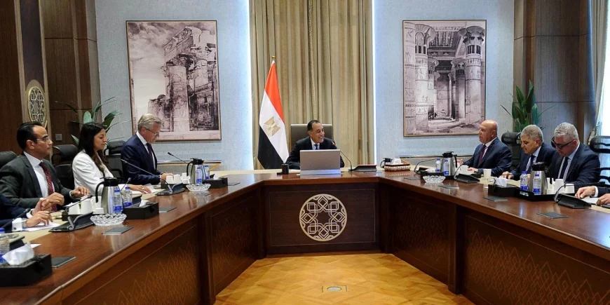 مصر و«ميرسك» تبحثان تعزيز النقل البحري والخدمات اللوجستية وعودة التجارة عبر قناة السويس