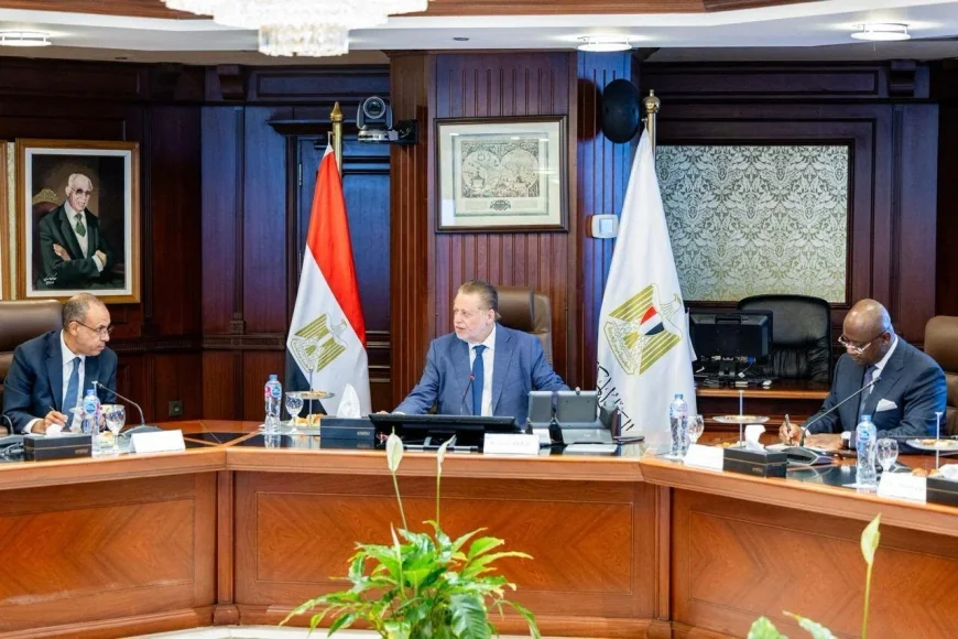 اجتماع ثلاثي بين البنك المركزي ووزارة الخارجية والبنك الإفريقي للتصدير والاستيراد لتعزيز التجارة والاستثمار في أفريقيا